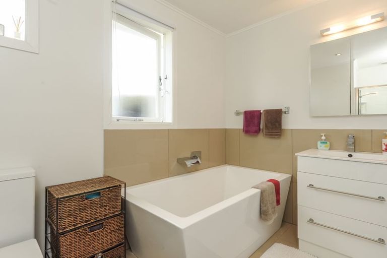 Photo of property in 24a Ribblesdale Road, Henderson, Auckland, 0612