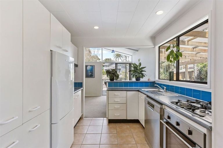 Photo of property in 64 Tamahere Drive, Glenfield, Auckland, 0629