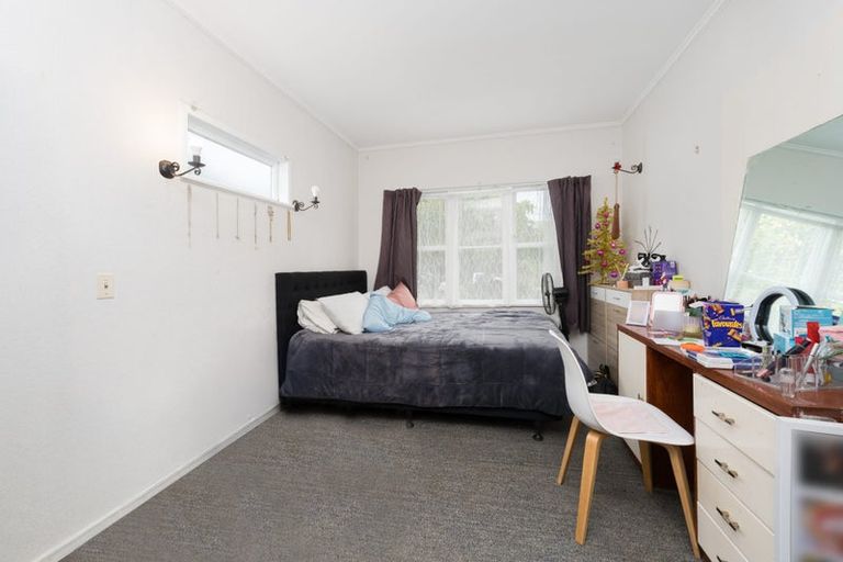 Photo of property in 64 Sylvan Crescent, Te Atatu South, Auckland, 0610