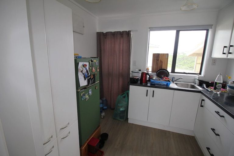 Photo of property in 43a Sunhaven Drive, Newlands, Wellington, 6037