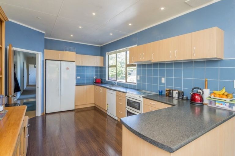 Photo of property in 531 Kawiu Road, Levin, 5572