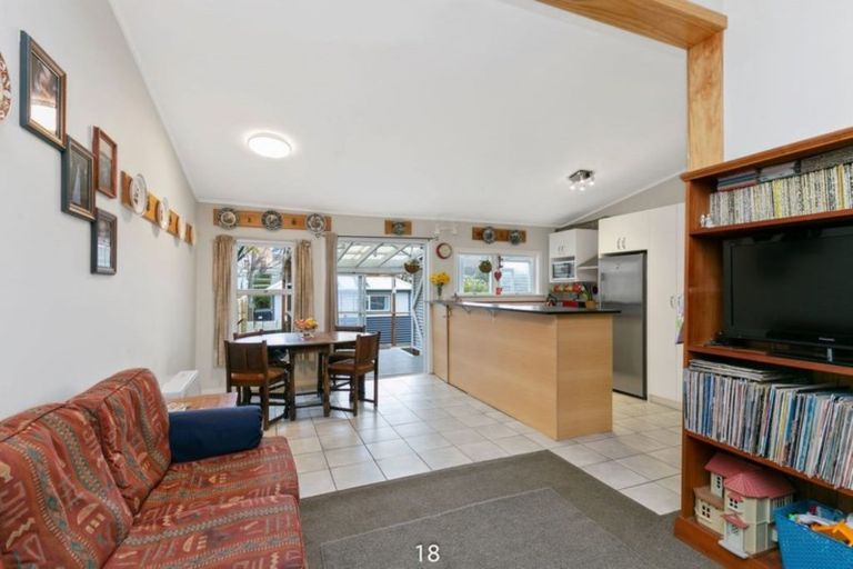 Photo of property in 18 Somerset Avenue, Newtown, Wellington, 6021