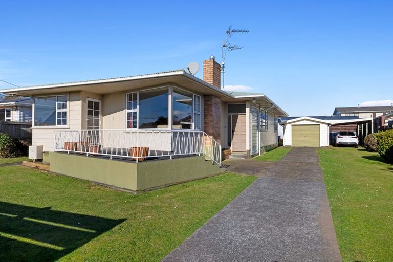 Photo of property in 5 Smith Road, Merrilands, New Plymouth, 4312