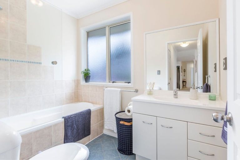 Photo of property in 58 Rivervale Grove, Stanmore Bay, Whangaparaoa, 0932