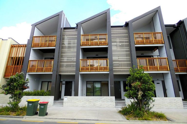 Photo of property in 25 De Havilland Road, Hobsonville, Auckland, 0618