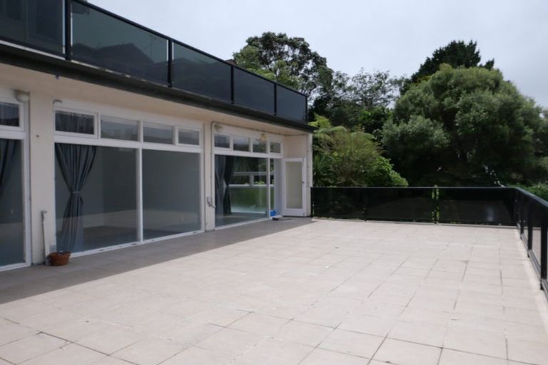 Photo of property in 70 Kelburn Parade, Kelburn, Wellington, 6012