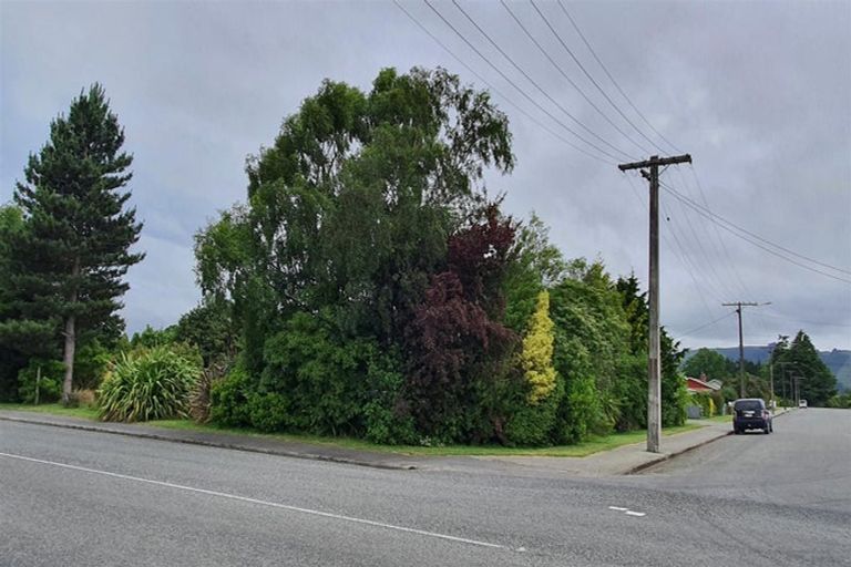 Photo of property in 1 Edward Street, Waimate, 7924