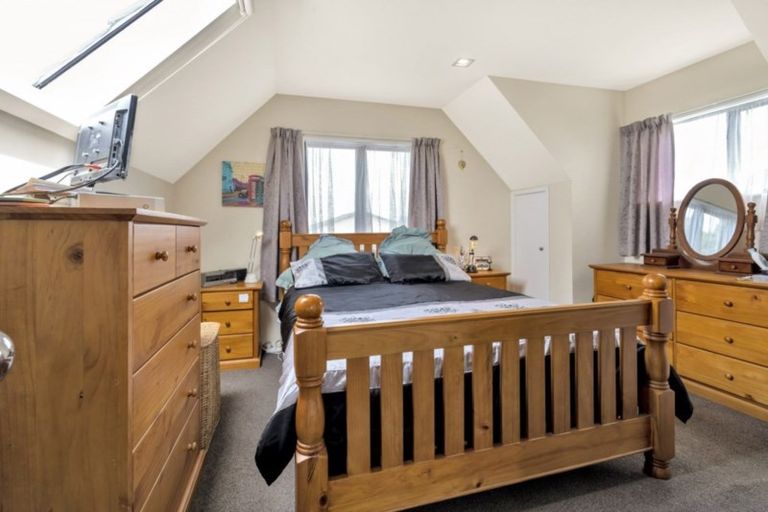 Photo of property in 1/136 Bradbury Road, Botany Downs, Auckland, 2010