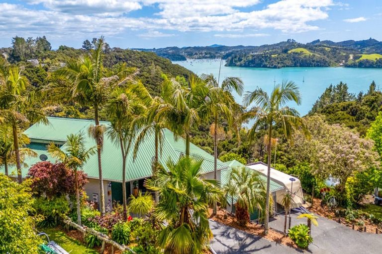 Photo of property in 104 Te Wahapu Road, Russell, 0272