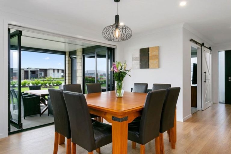 Photo of property in 17 Alan Livingston Drive, Cambridge, 3434