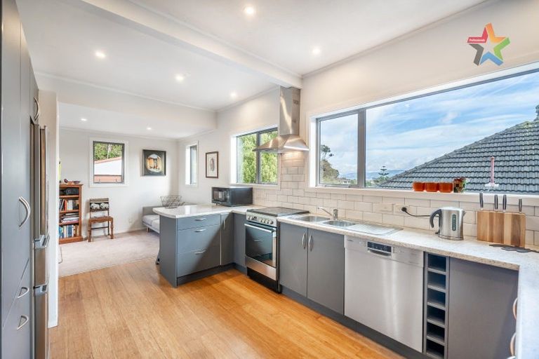 Photo of property in 225 Whites Line East, Waiwhetu, Lower Hutt, 5010