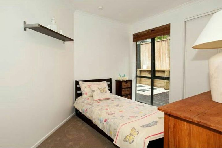 Photo of property in 19 Crimson Park, Oteha, Auckland, 0632