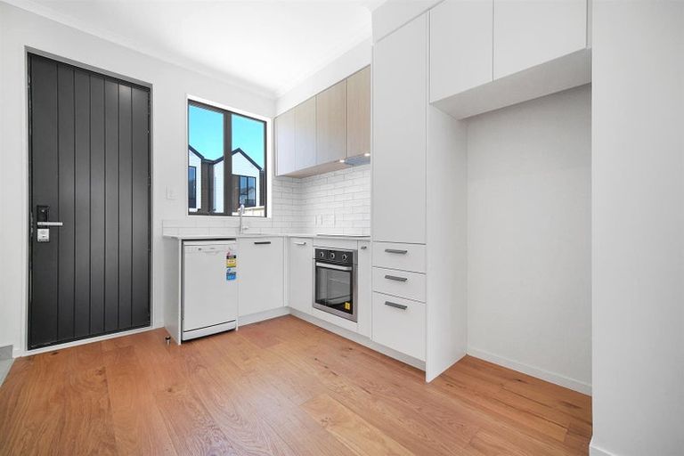 Photo of property in 36 Waipuhinui Way, Wiri, Auckland, 2104