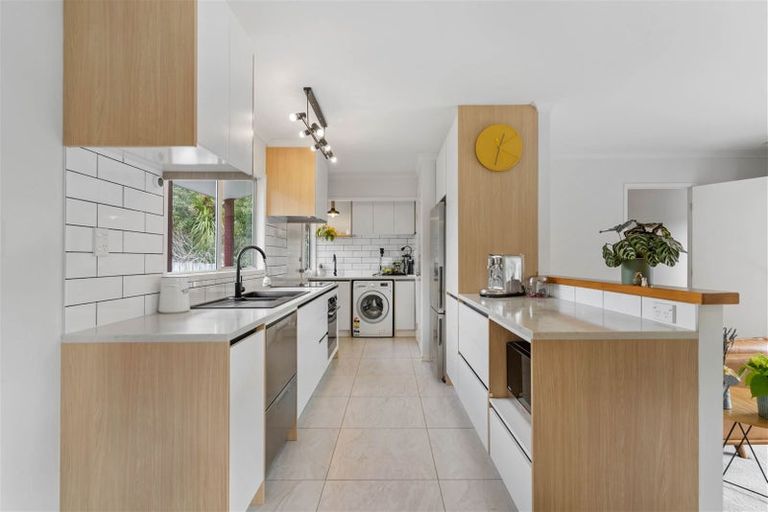 Photo of property in 114 Spinella Drive, Bayview, Auckland, 0629