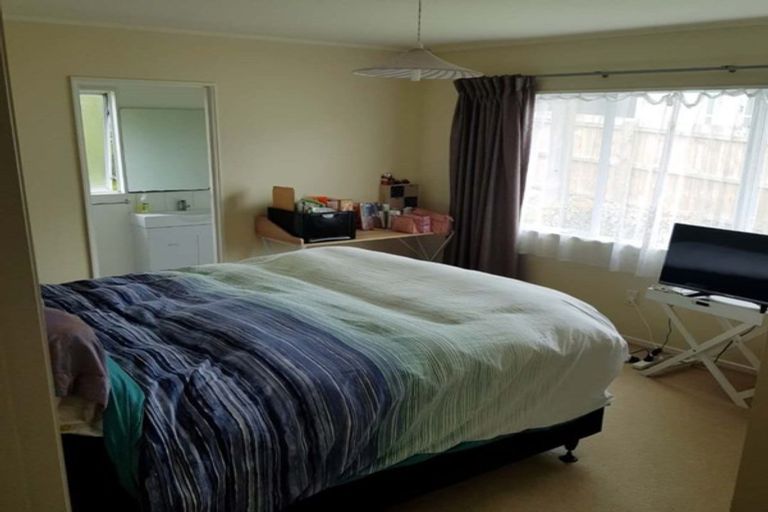 Photo of property in 1/22 Becroft Drive, Forrest Hill, Auckland, 0620