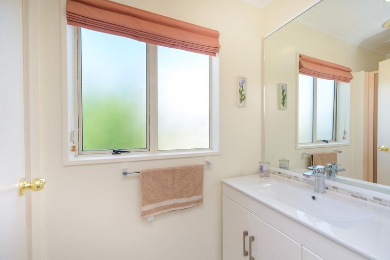 Photo of property in 3 The Glen, Hokowhitu, Palmerston North, 4410