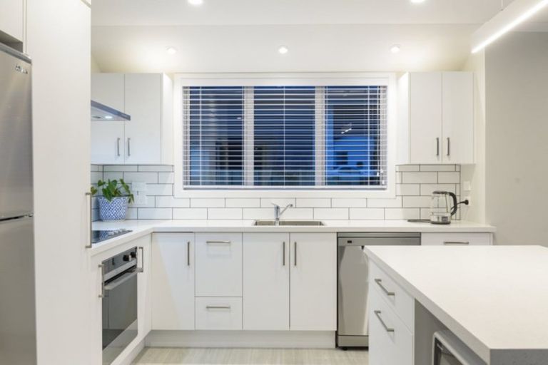 Photo of property in 52 Awataha Crescent, Pyes Pa, Tauranga, 3110