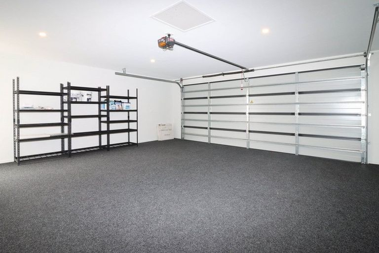 Photo of property in 28 Feist Street, Carterton, 5713