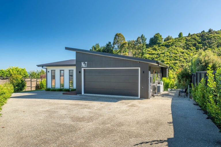 Photo of property in 7 Pohutukawa Place, Pohara, Takaka, 7183
