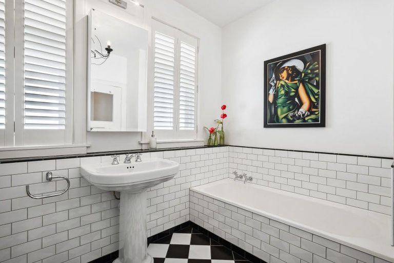 Photo of property in 11a Stowe Hill, Thorndon, Wellington, 6011