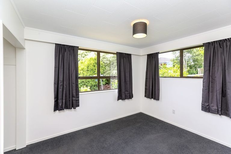 Photo of property in 31 Manu Crescent, Upper Vogeltown, New Plymouth, 4310