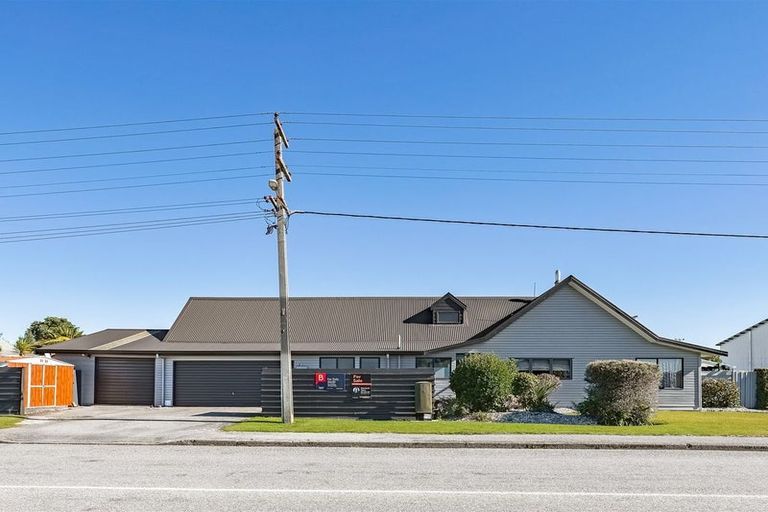 Photo of property in 92 Henley Street, Westport, 7825