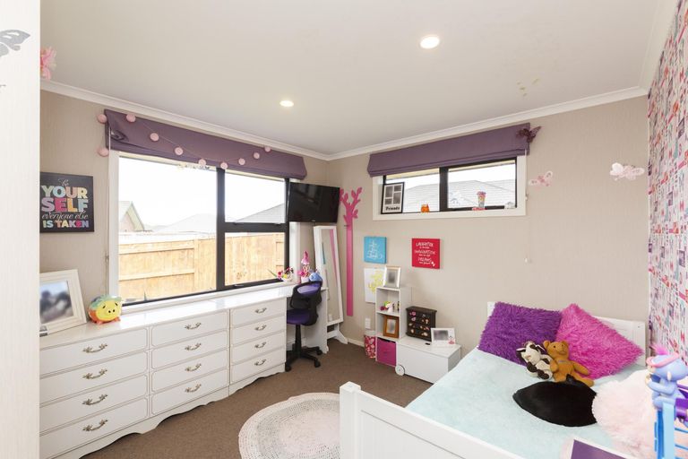 Photo of property in 7 Medallion Court, Kelvin Grove, Palmerston North, 4414