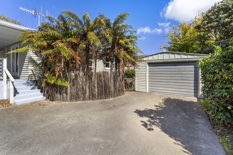 Photo of property in 13 Aorangi Road, Paraparaumu, 5032