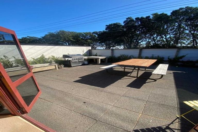 Photo of property in 21 Bulkeley Terrace, New Plymouth, 4310