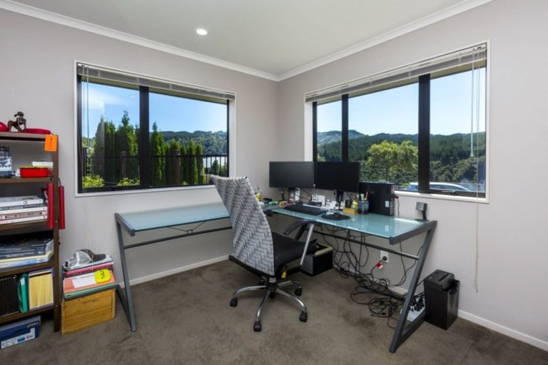 Photo of property in 6 Mcewen Crescent, Riverstone Terraces, Upper Hutt, 5018