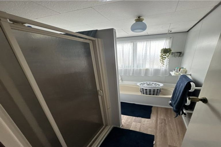 Photo of property in 2 Jumento Place, Unsworth Heights, Auckland, 0632