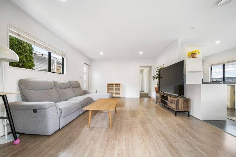 Photo of property in 2/109 Target Road, Totara Vale, Auckland, 0629