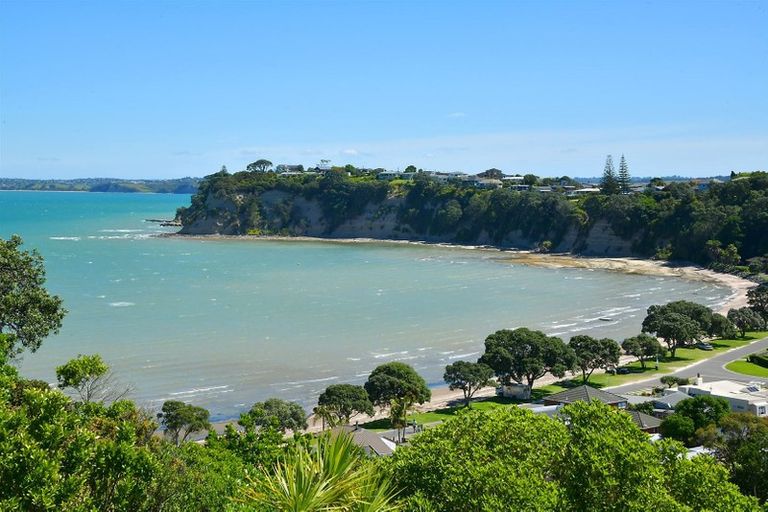Photo of property in 71 Roberts Road, Matakatia, Whangaparaoa, 0930