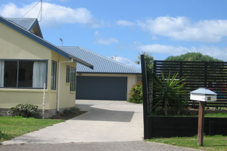 Photo of property in 69 Dalton Drive, Papamoa Beach, Papamoa, 3118