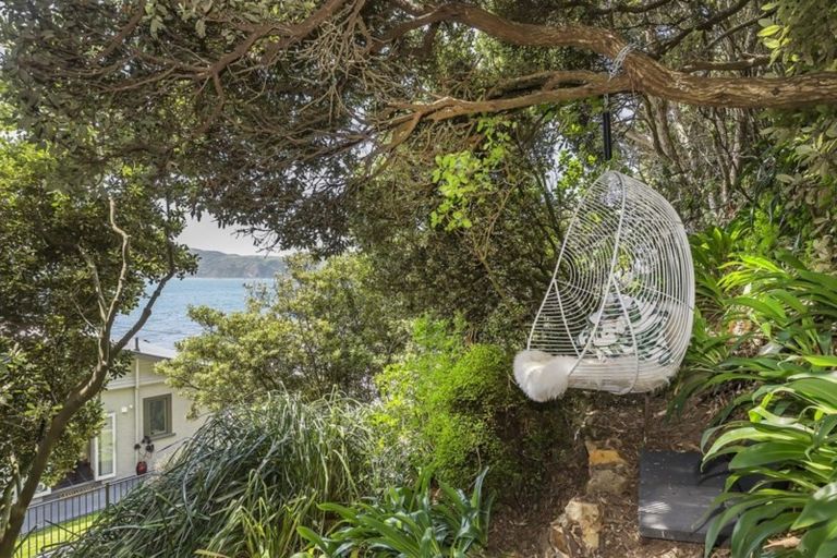 Photo of property in 167 Breaker Bay Road, Breaker Bay, Wellington, 6022