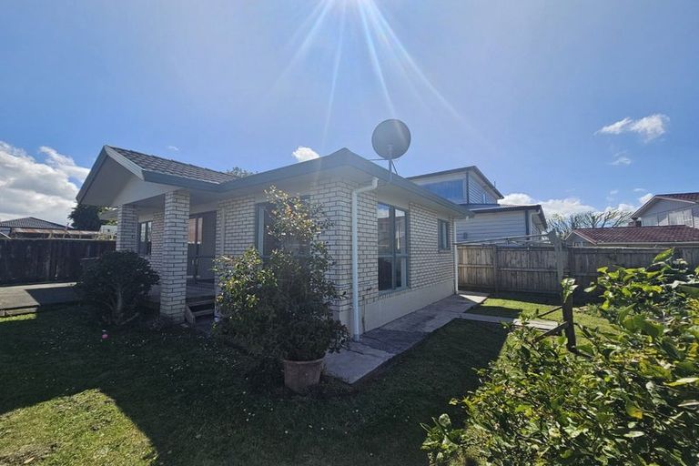 Photo of property in 86 Reeves Road, Pakuranga Heights, Auckland, 2010