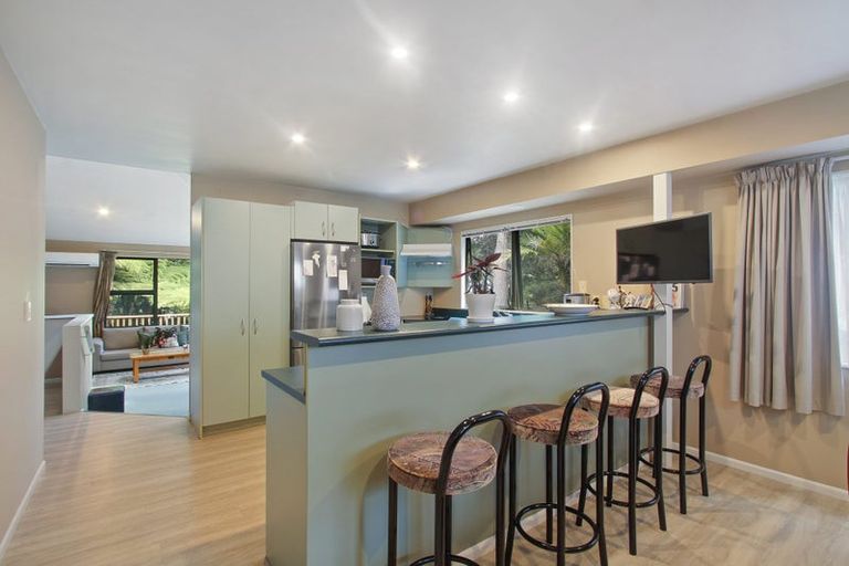 Photo of property in 16a Kingsclere Place, Goodwood Heights, Auckland, 2105