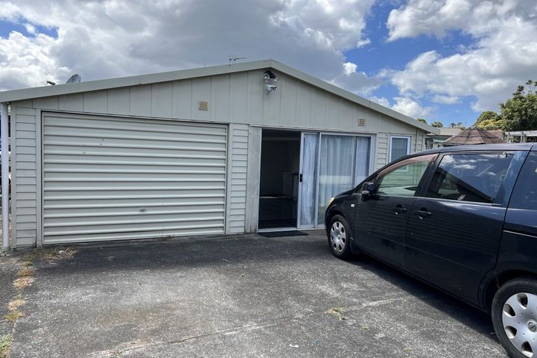 Photo of property in 41 Thornlow Street, Glendene, Auckland, 0602