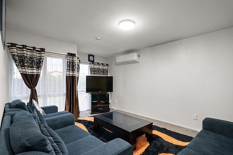 Photo of property in 2/20 Ross Martin Court, Conifer Grove, Takanini, 2112