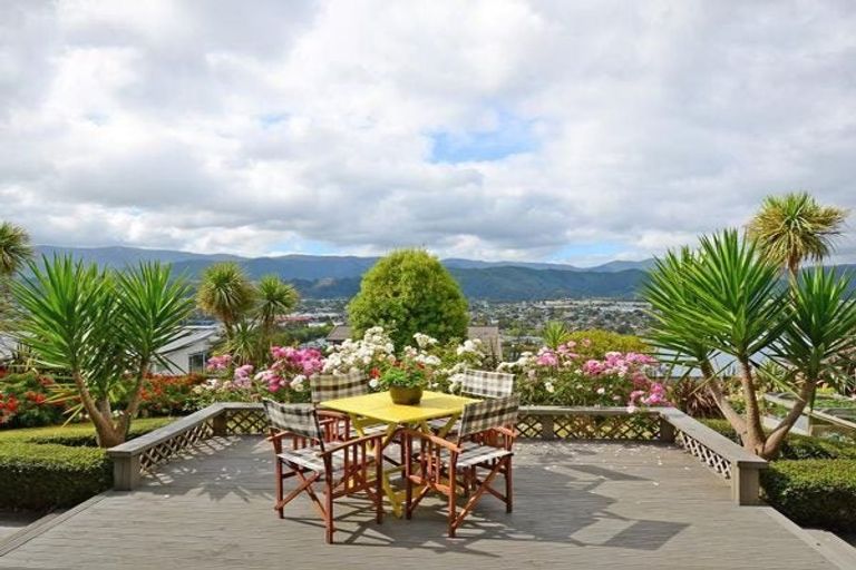 Photo of property in 15 Riverstone Drive, Riverstone Terraces, Upper Hutt, 5018