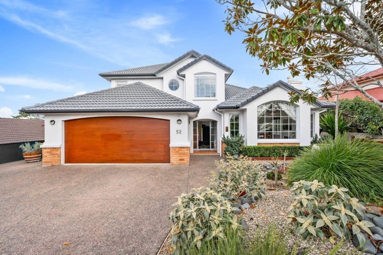 Photo of property in 52 Rising Parade, Fairview Heights, Auckland, 0632