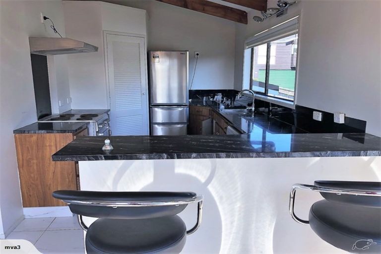 Photo of property in 24a East Coast Road, Milford, Auckland, 0620