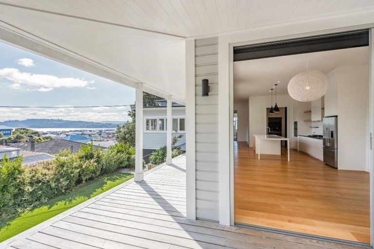 Photo of property in 11 Upper Bourke Street, Kilbirnie, Wellington, 6022