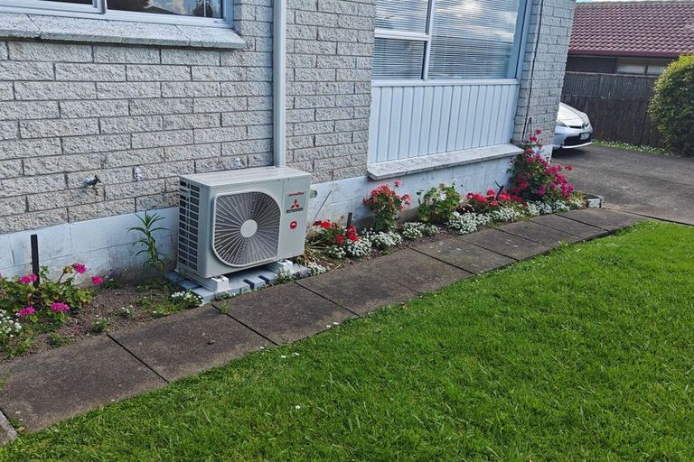 Photo of property in 2/3 Ian Place, Glendene, Auckland, 0602