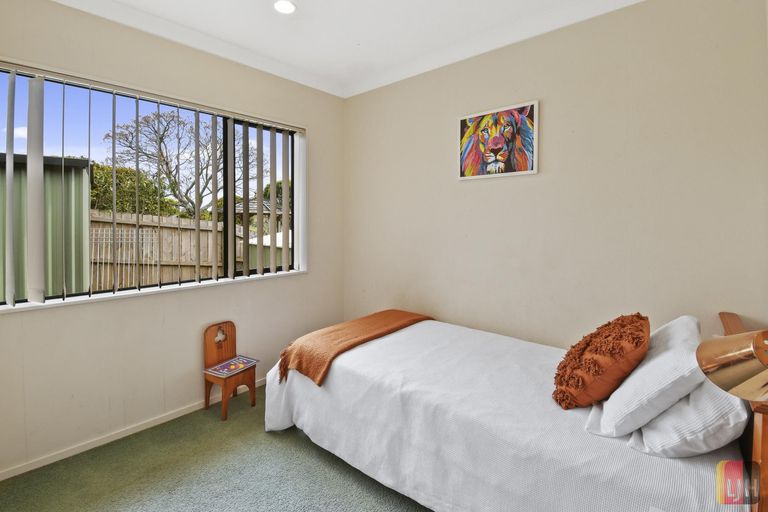 Photo of property in 17 Castlehill Court, Wattle Downs, Auckland, 2103