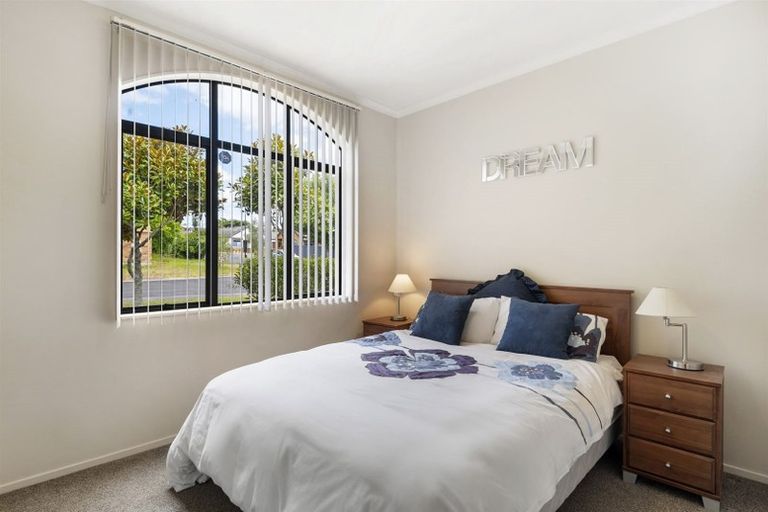 Photo of property in 24 Villanova Place, Albany, Auckland, 0632