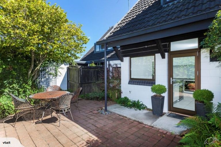 Photo of property in 94b Aikmans Road, Merivale, Christchurch, 8014