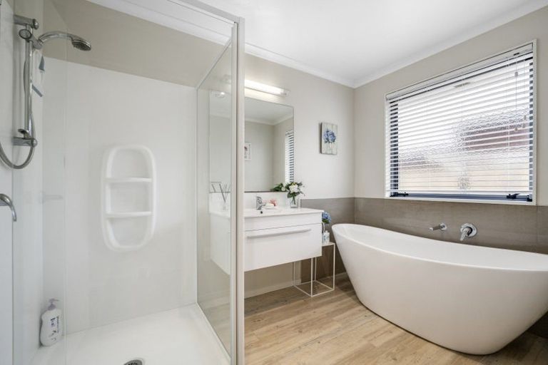 Photo of property in 12 Vantage Place, Omokoroa, 3114