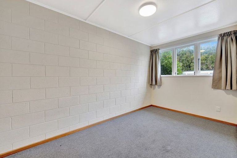 Photo of property in 21 Ealing Street, Redwood, Christchurch, 8051