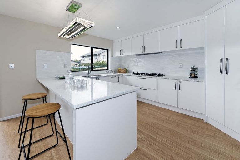 Photo of property in 421 West Coast Road, Glen Eden, Auckland, 0602